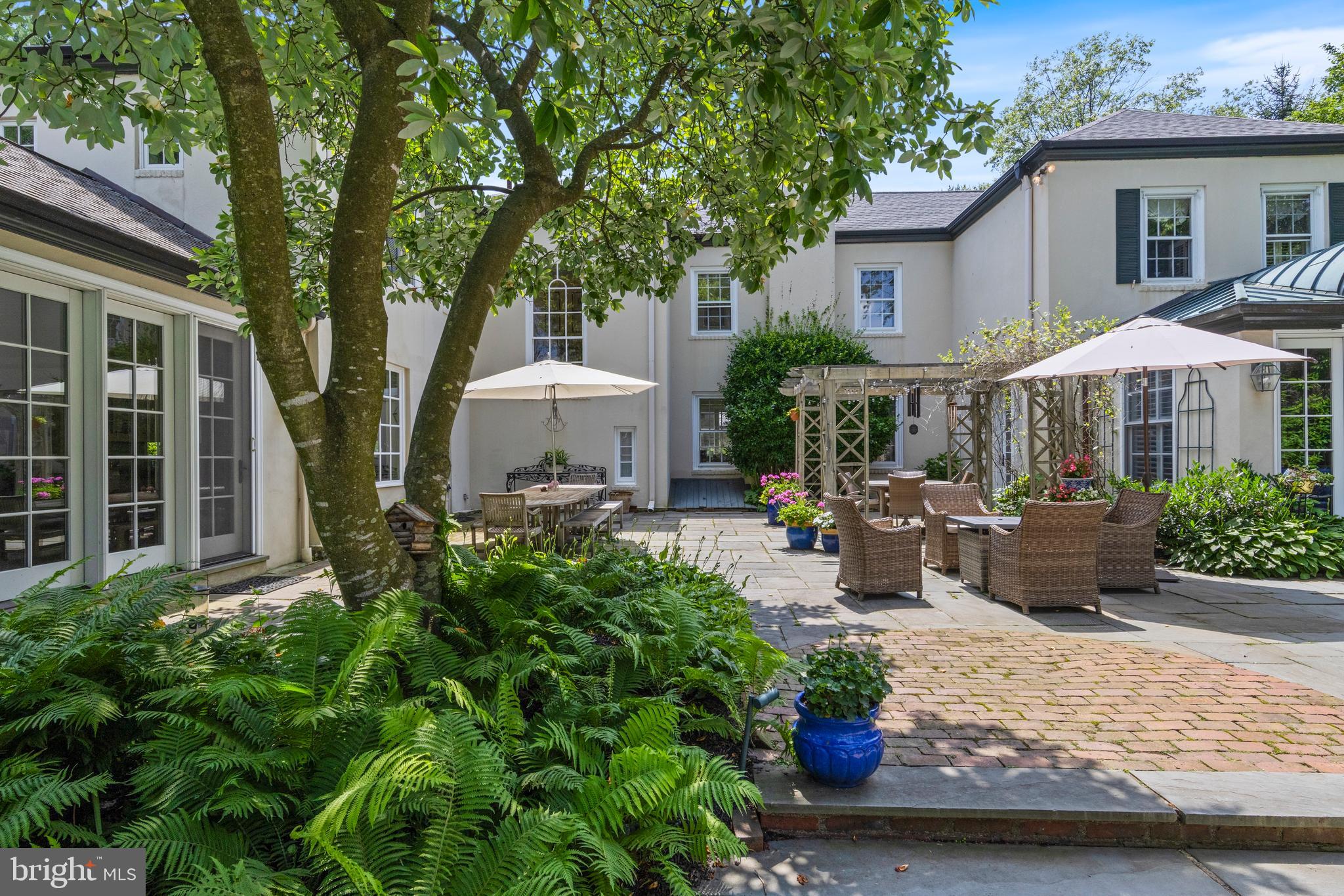 ASHWOOD MANOR - Residential