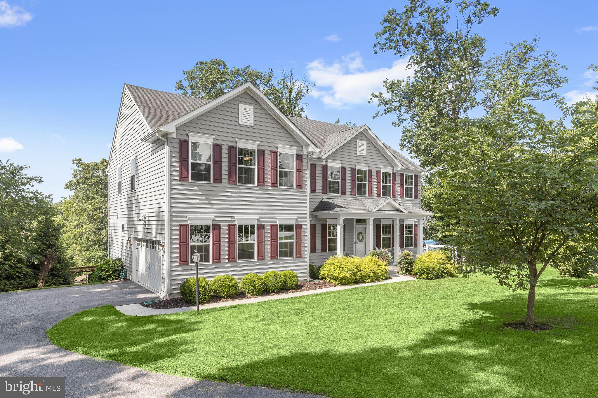 OAKMONT OVERLOOK - Residential