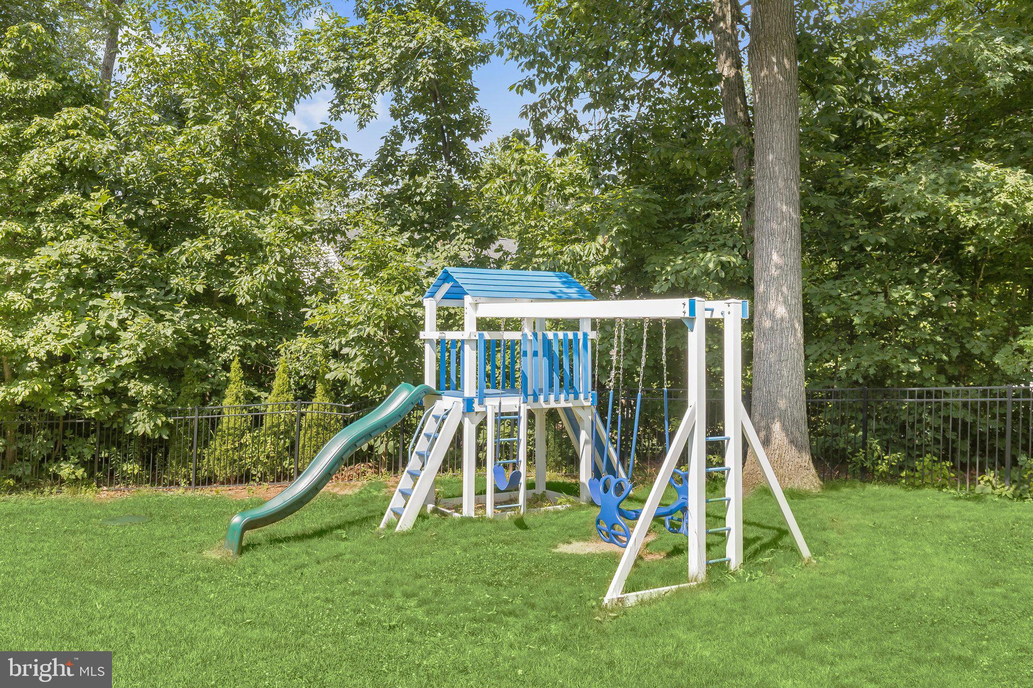 OAKMONT OVERLOOK - Residential