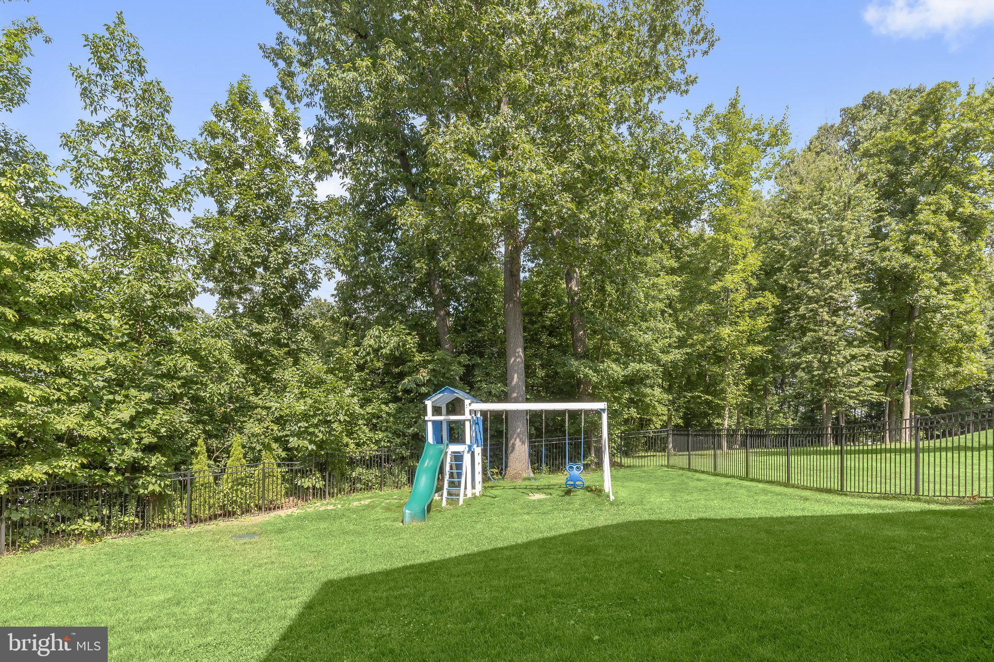 OAKMONT OVERLOOK - Residential