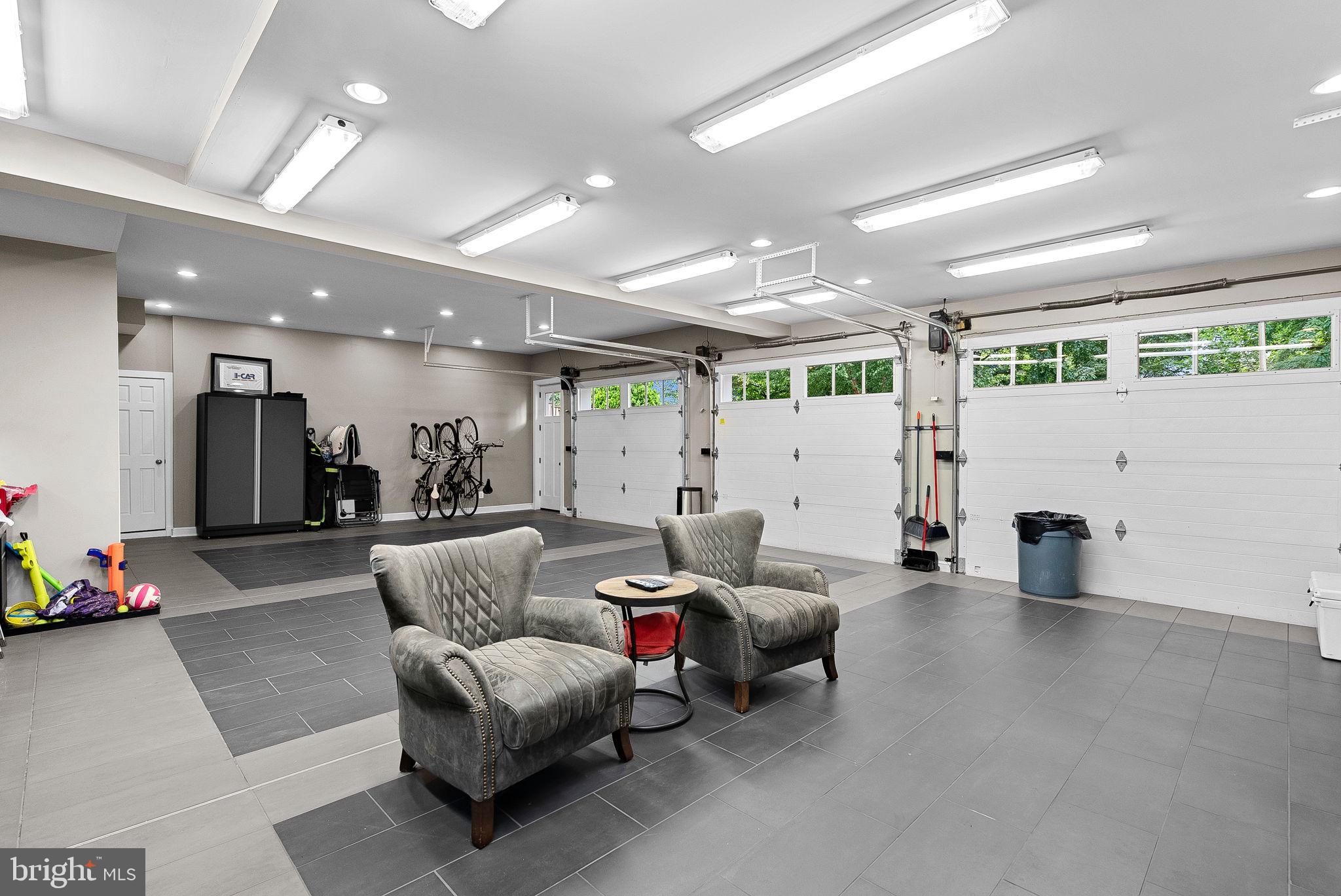 WESTHAMPTON - Residential