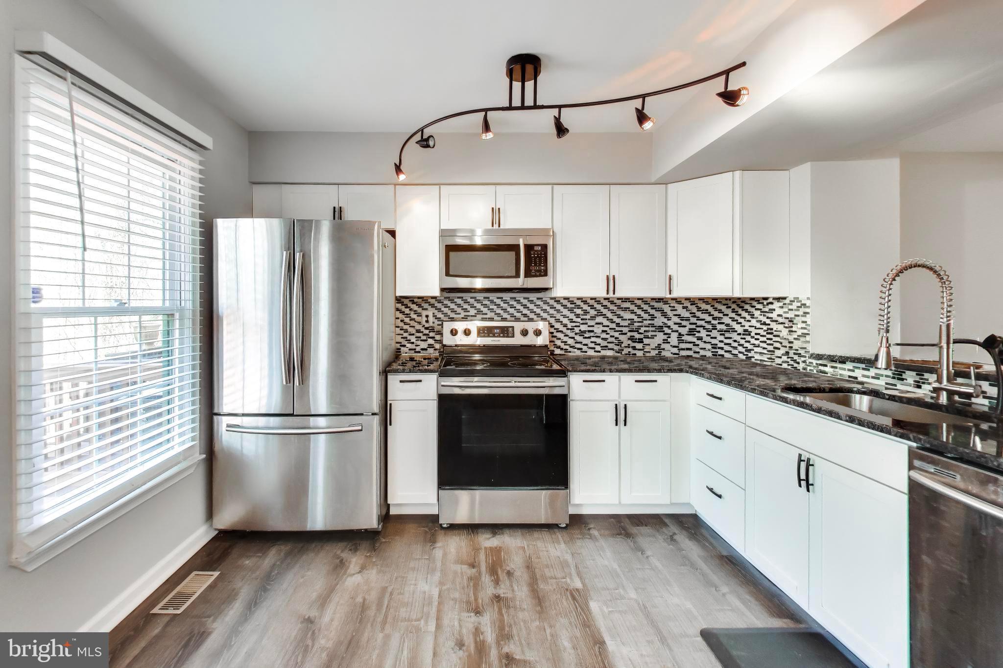 LAUREL LAKES - Residential