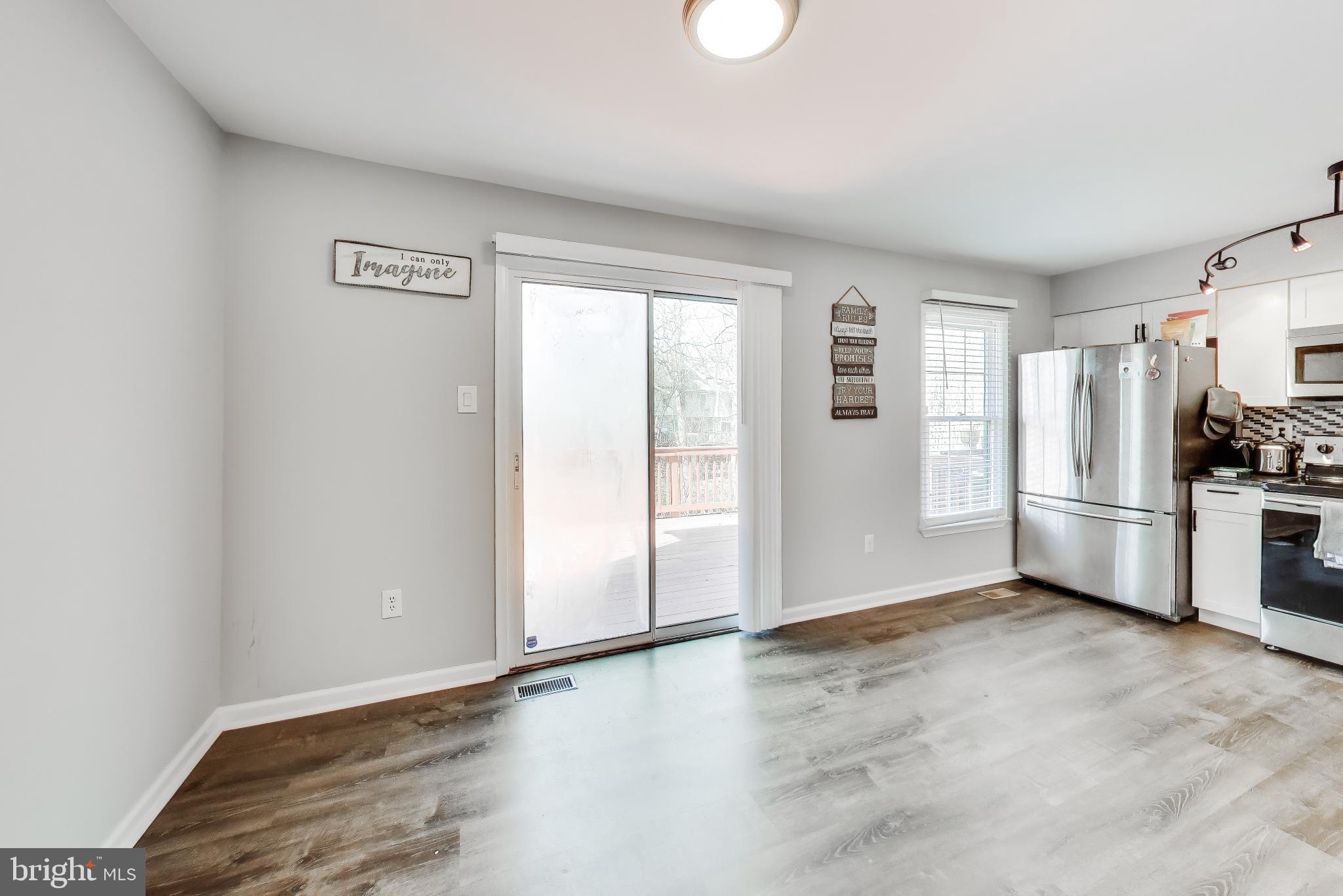 LAUREL LAKES - Residential
