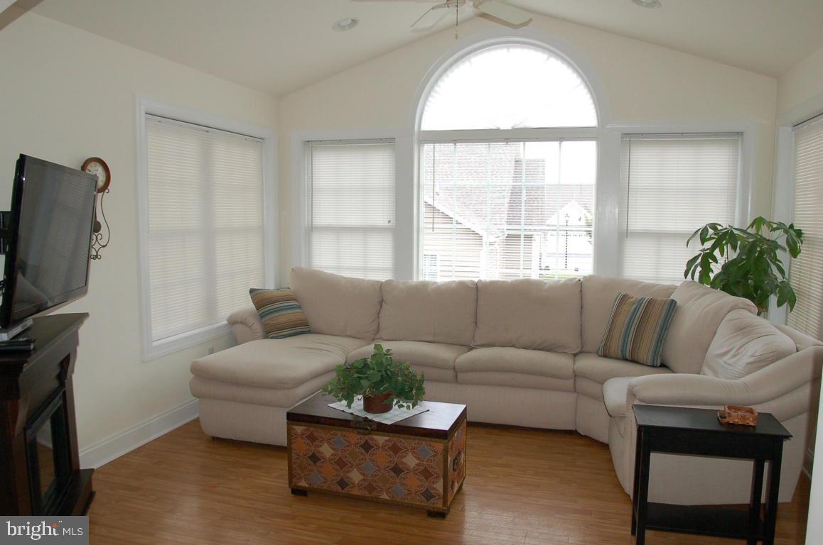 SUMMIT POINTE - Residential