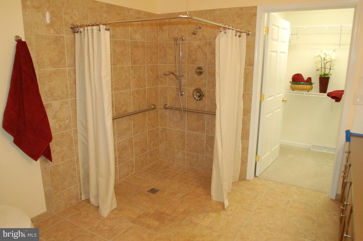 SUMMIT POINTE - Residential