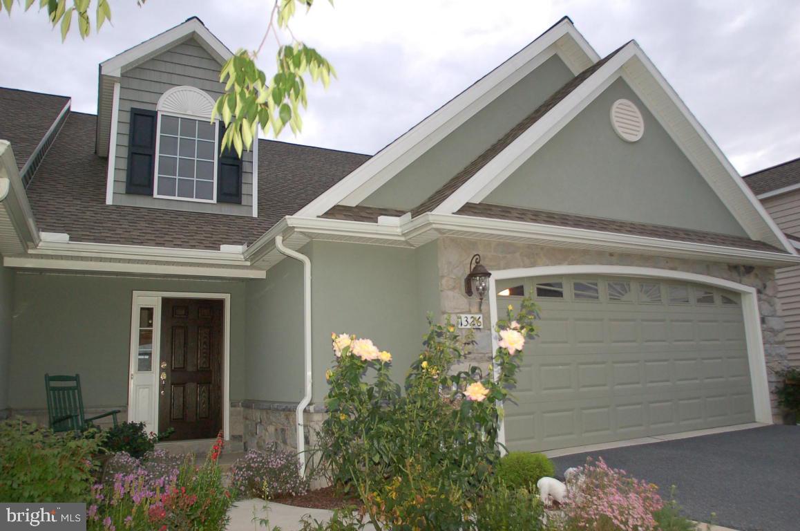 SUMMIT POINTE - Residential