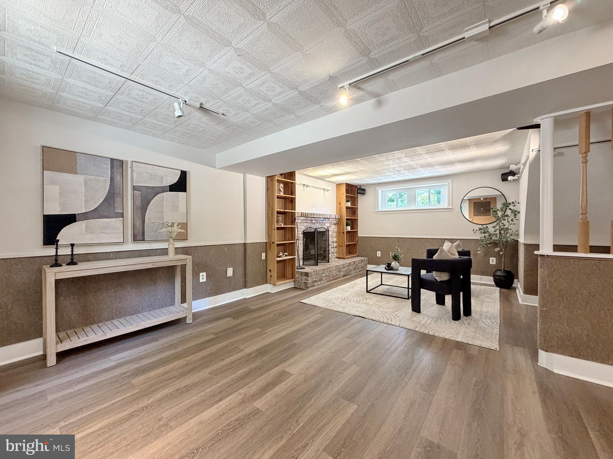 WARRINGTON HILLS - Residential