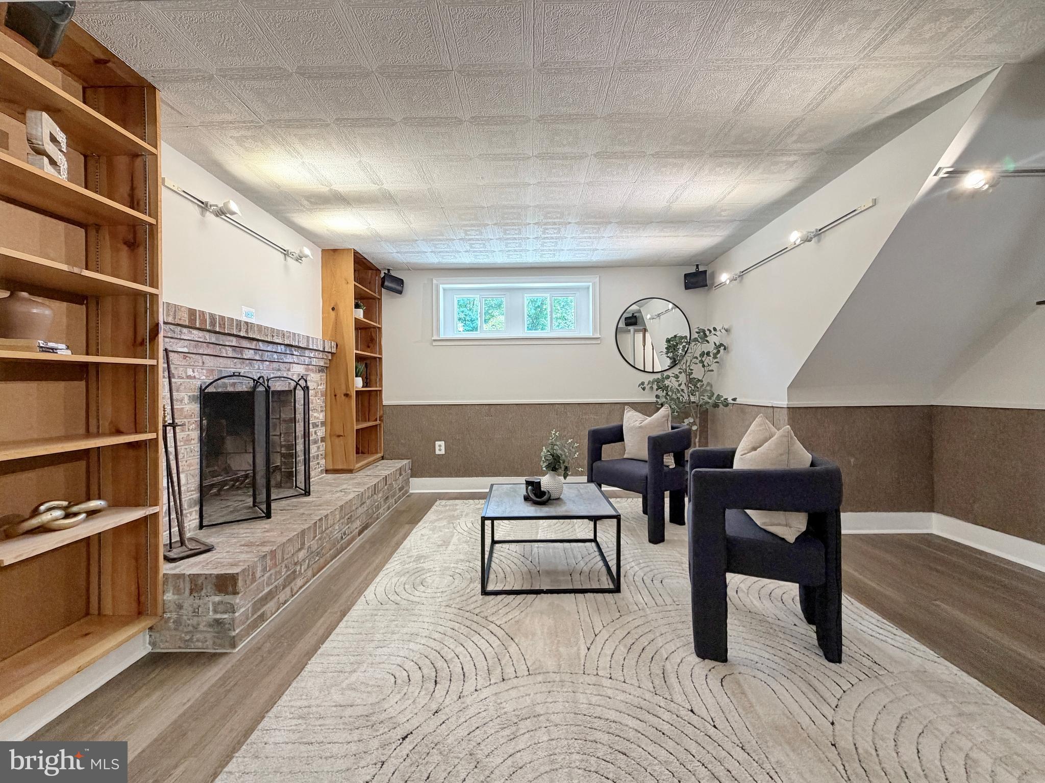 WARRINGTON HILLS - Residential