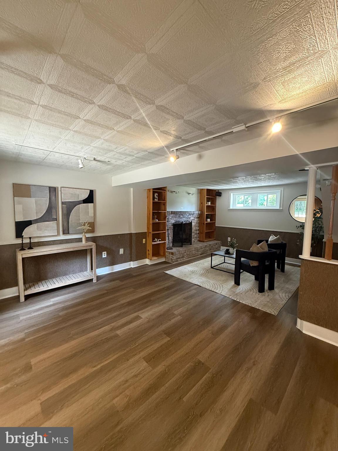 WARRINGTON HILLS - Residential