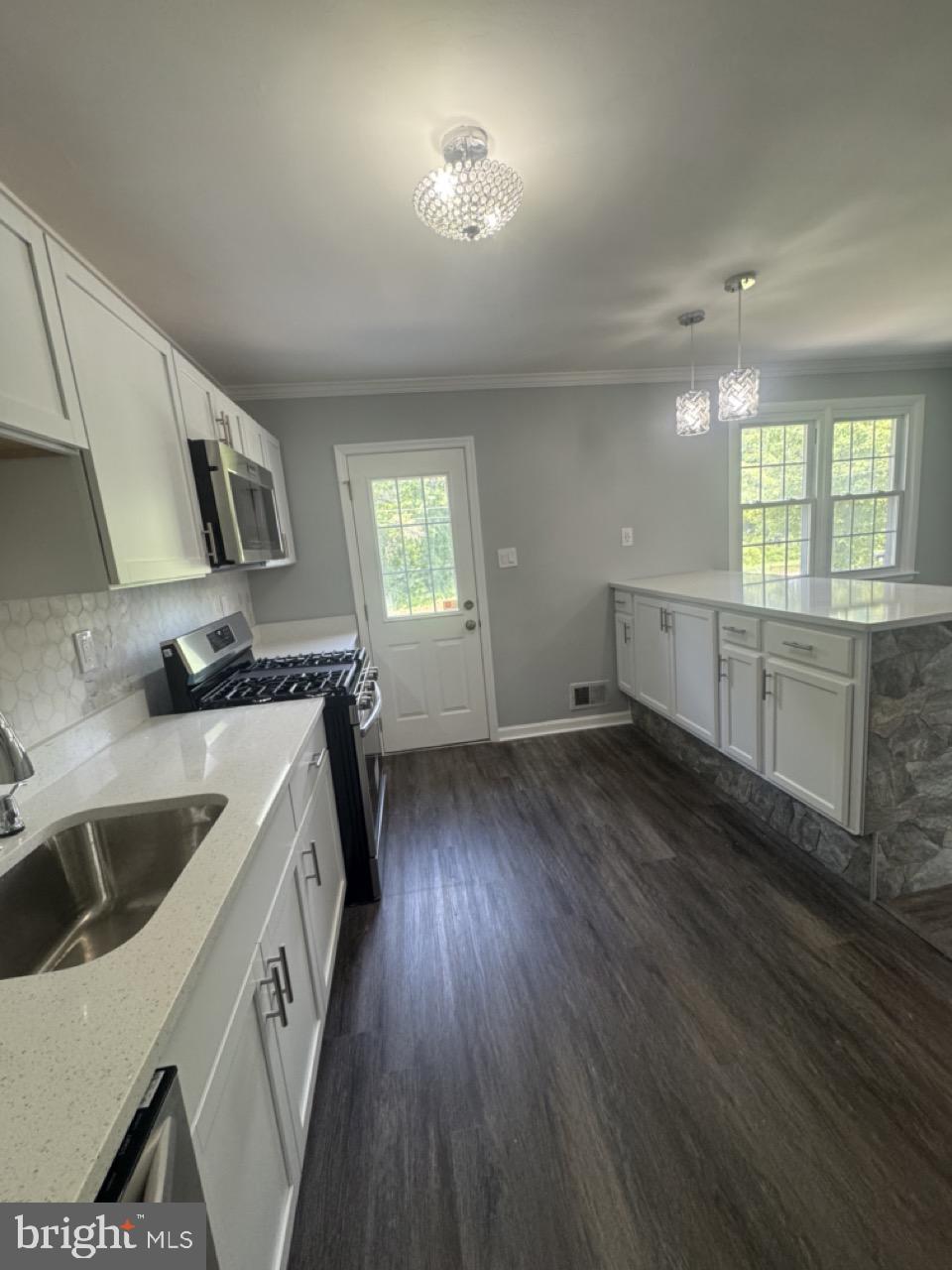 HOLLAND HILL - Residential