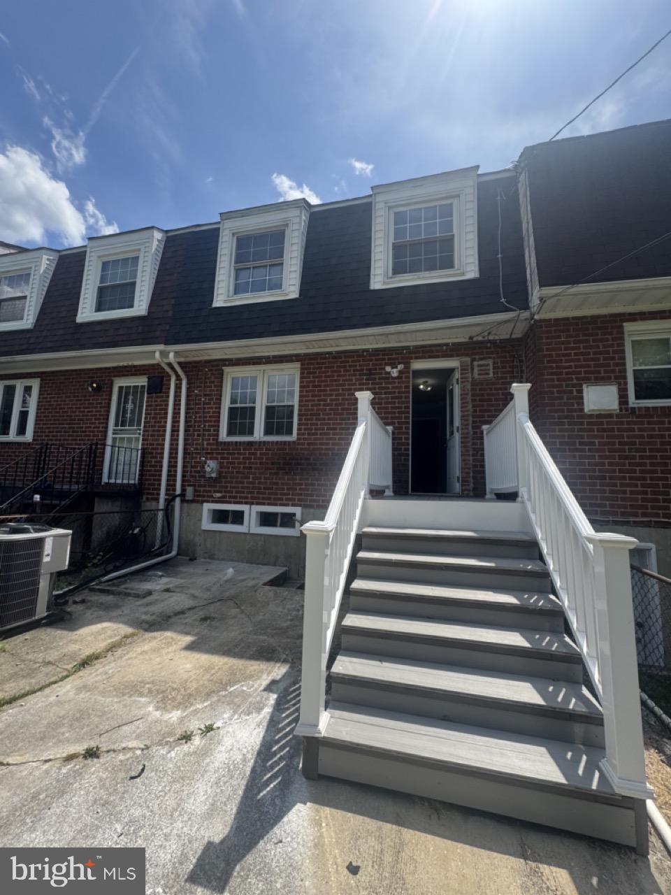 HOLLAND HILL - Residential