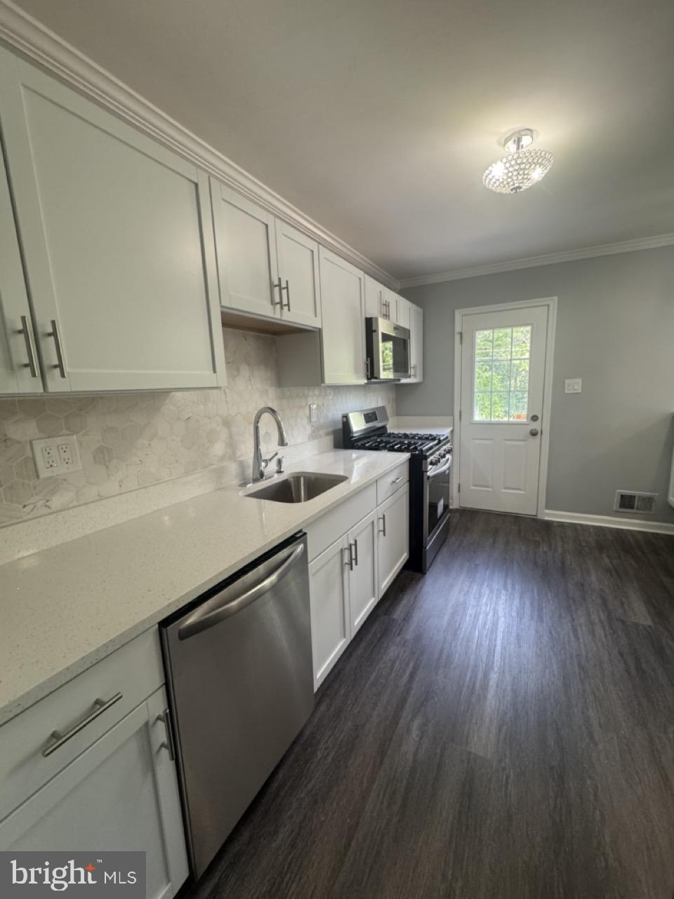 HOLLAND HILL - Residential
