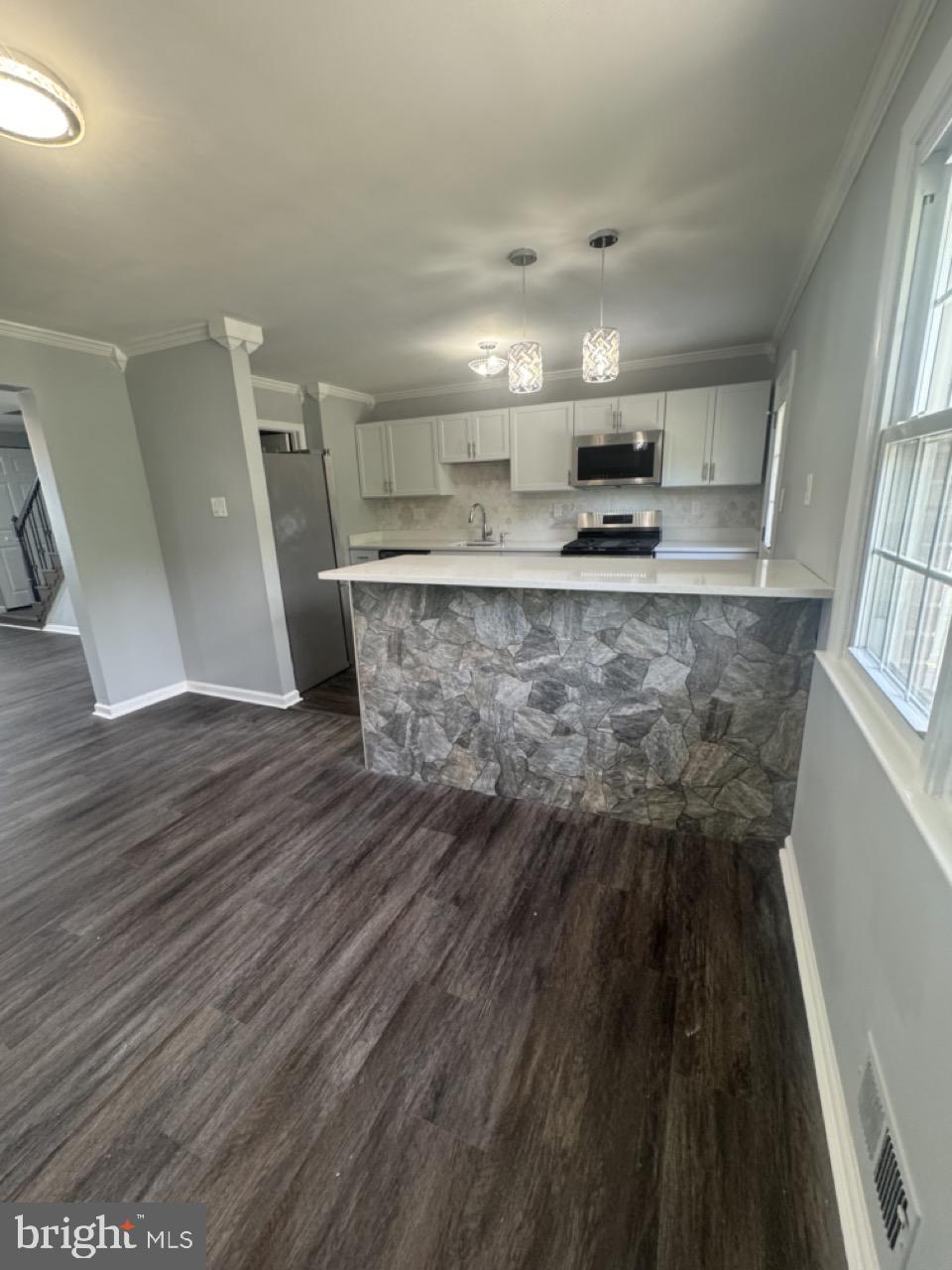 HOLLAND HILL - Residential