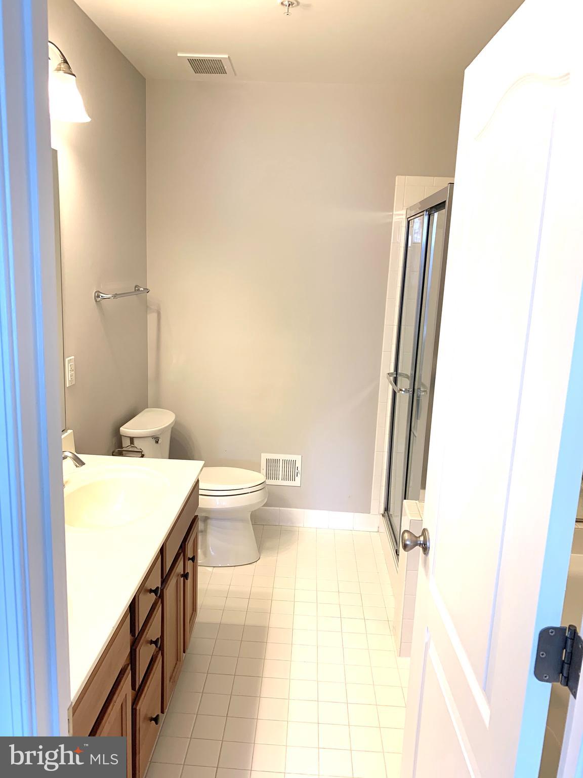 RESIDENCES AT LANSDOWNE - Residential Lease