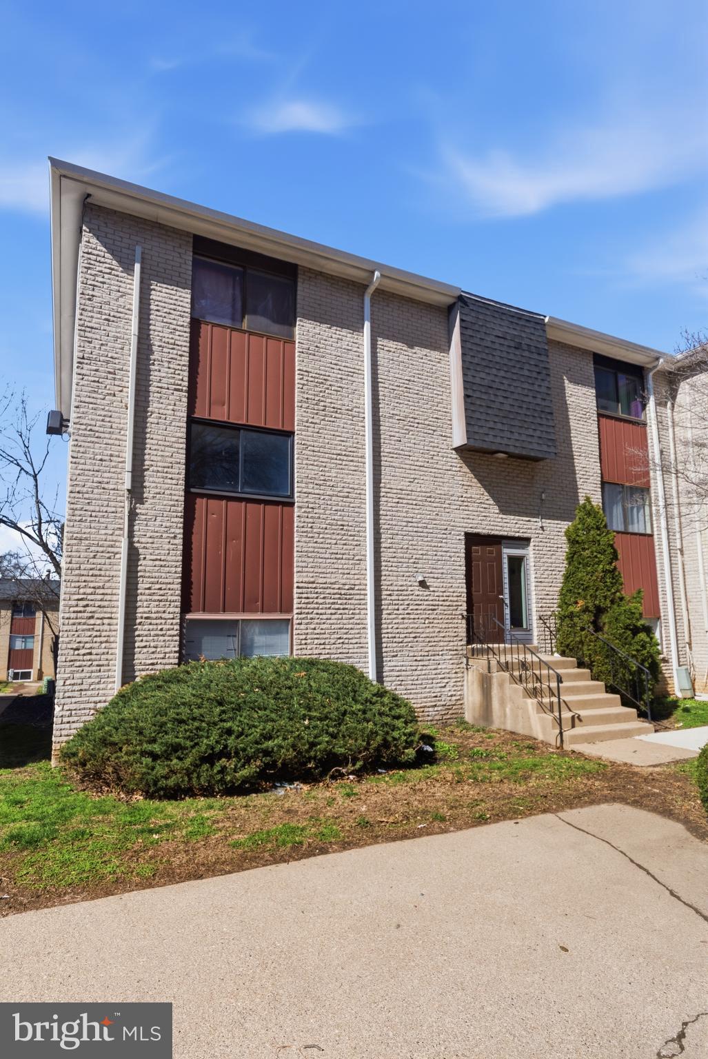 BENTLEY SQUARE - Residential
