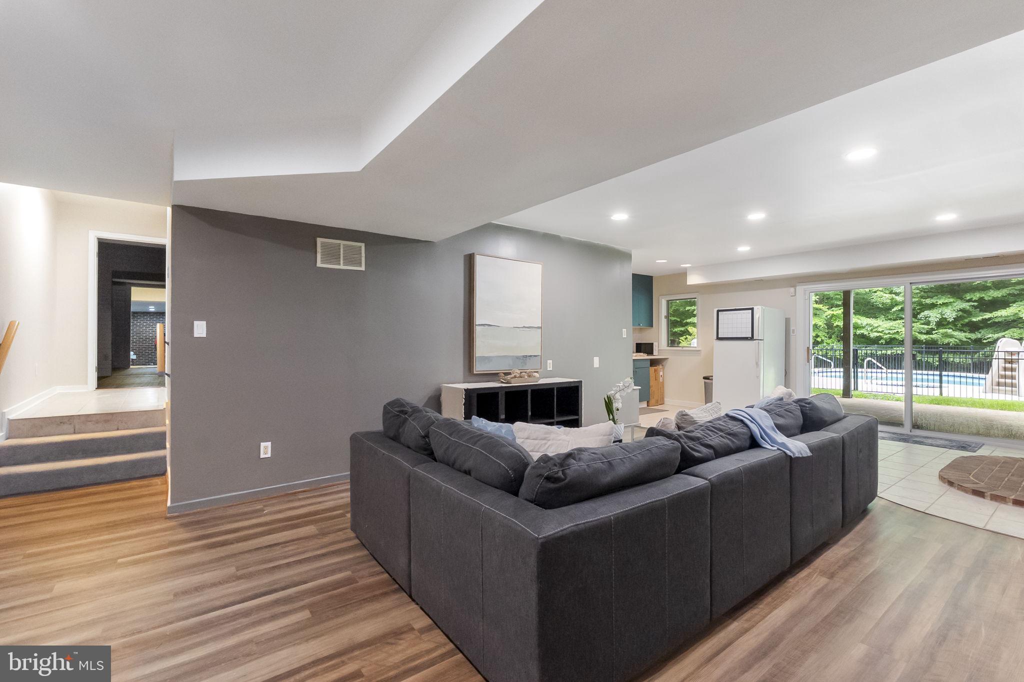 DOMINION VALLEY HUNT - Residential
