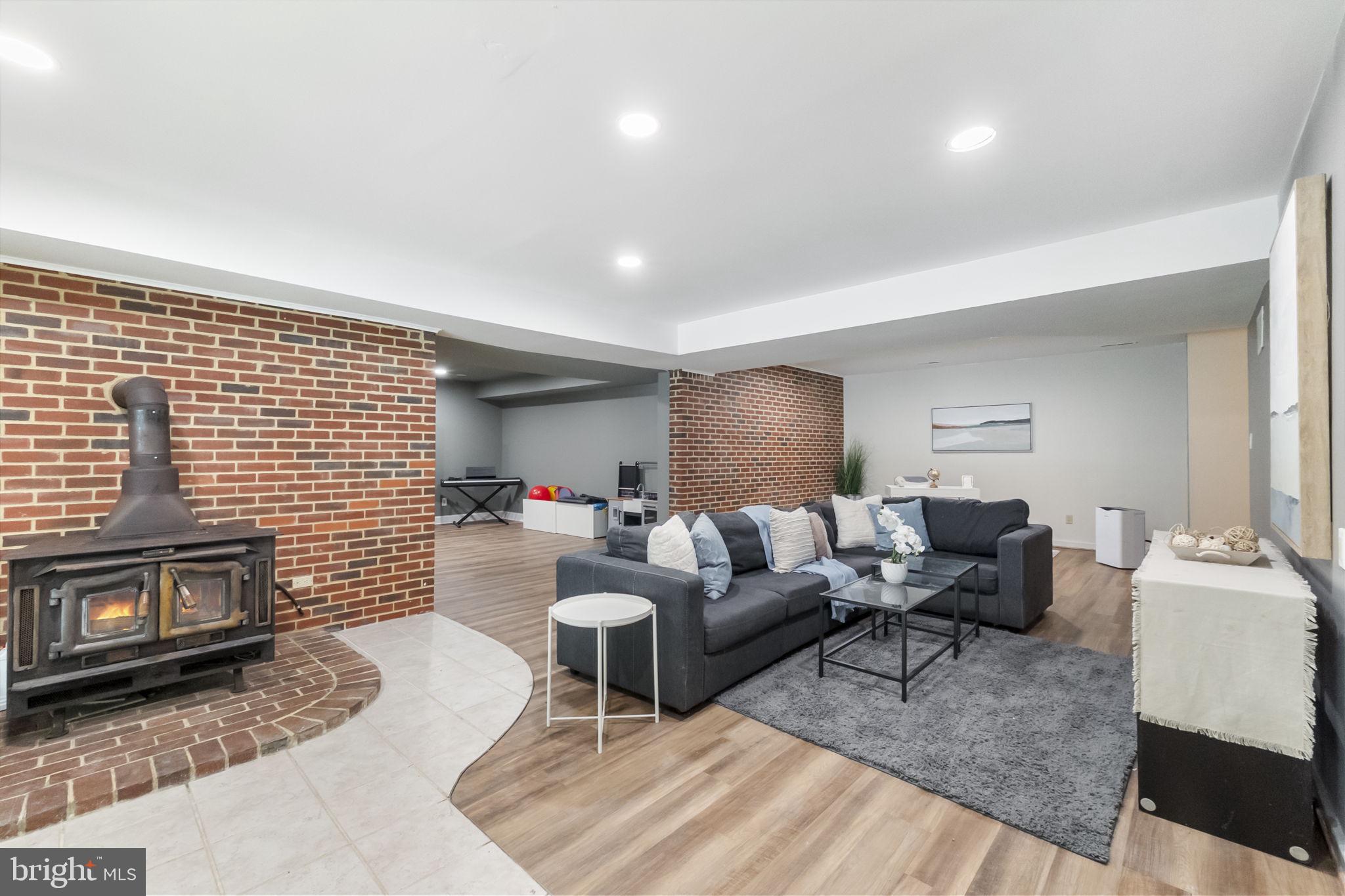 DOMINION VALLEY HUNT - Residential