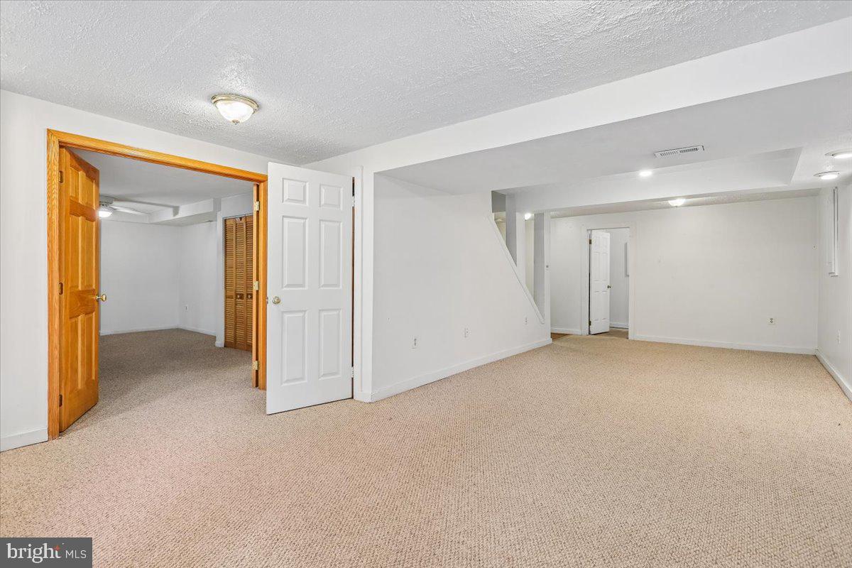 CHANTILLY HIGHLANDS - Residential