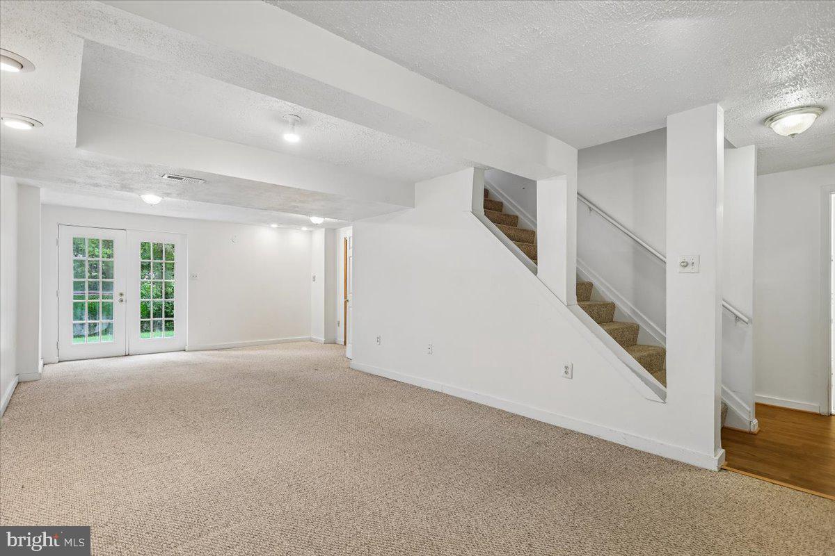 CHANTILLY HIGHLANDS - Residential