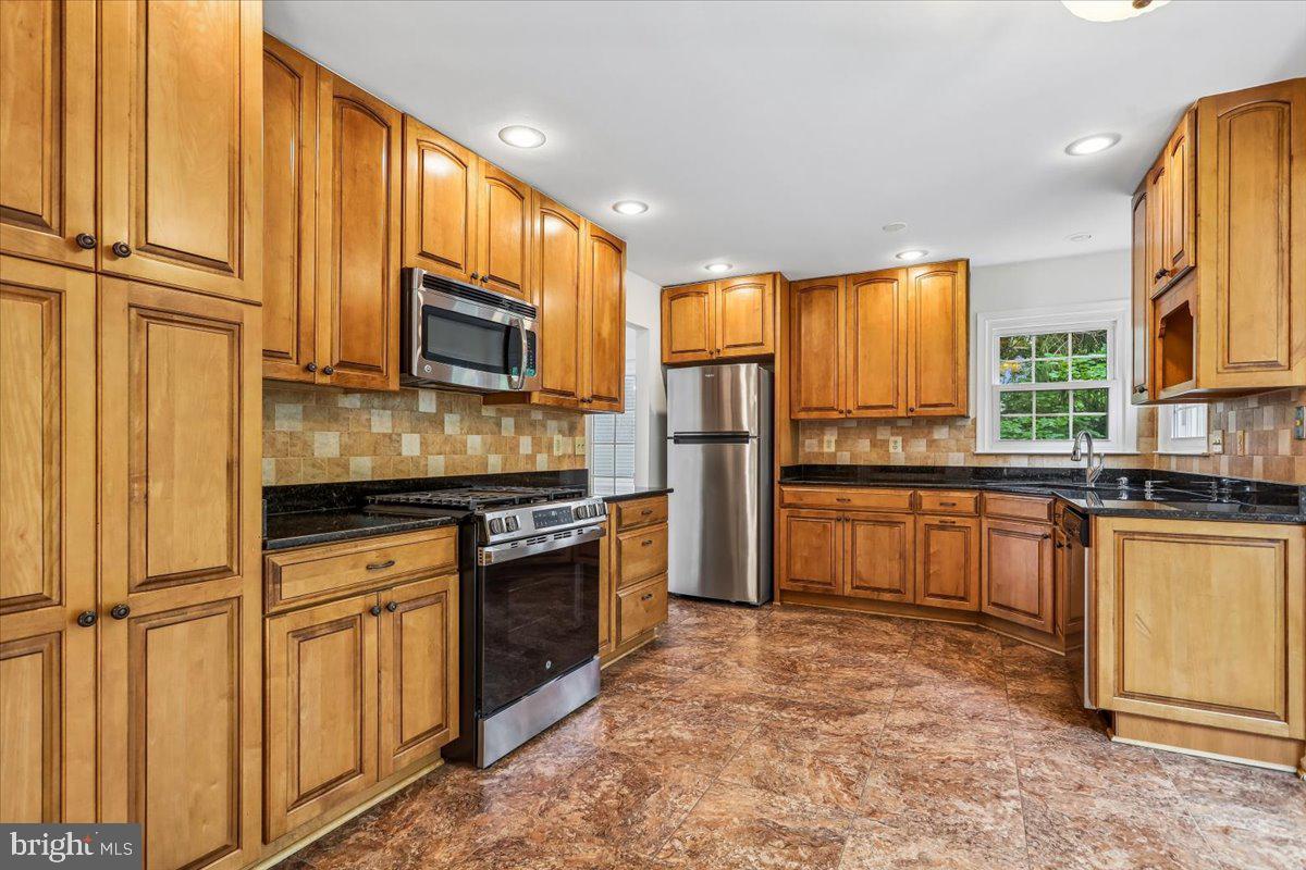 CHANTILLY HIGHLANDS - Residential
