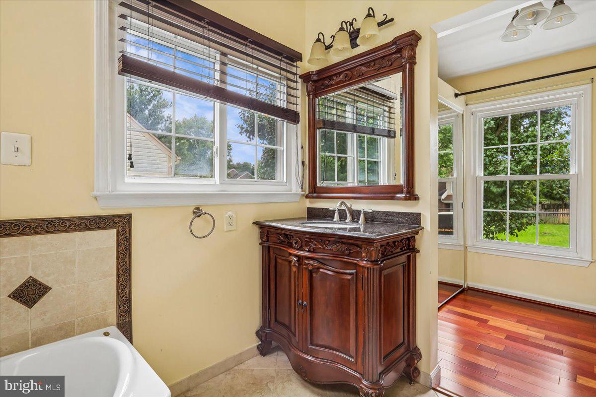CHANTILLY HIGHLANDS - Residential
