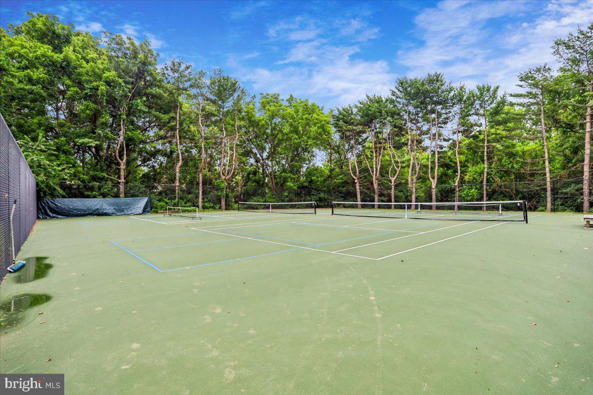 CHANTILLY HIGHLANDS - Residential