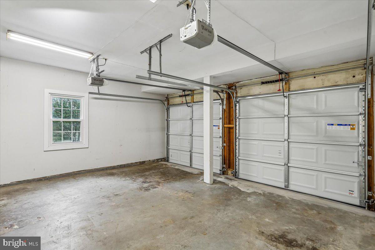 CHANTILLY HIGHLANDS - Residential
