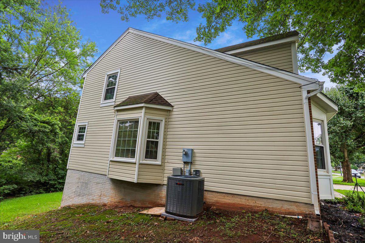 CHANTILLY HIGHLANDS - Residential