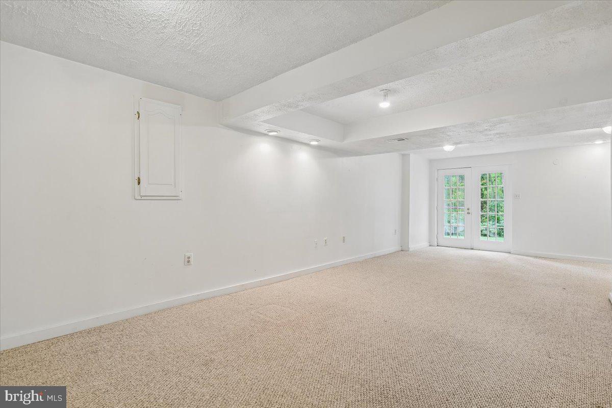 CHANTILLY HIGHLANDS - Residential