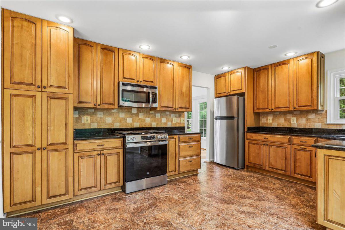 CHANTILLY HIGHLANDS - Residential