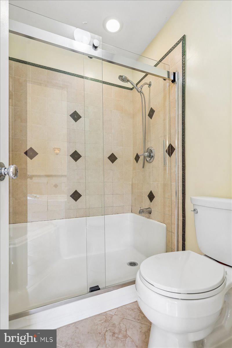 CHANTILLY HIGHLANDS - Residential
