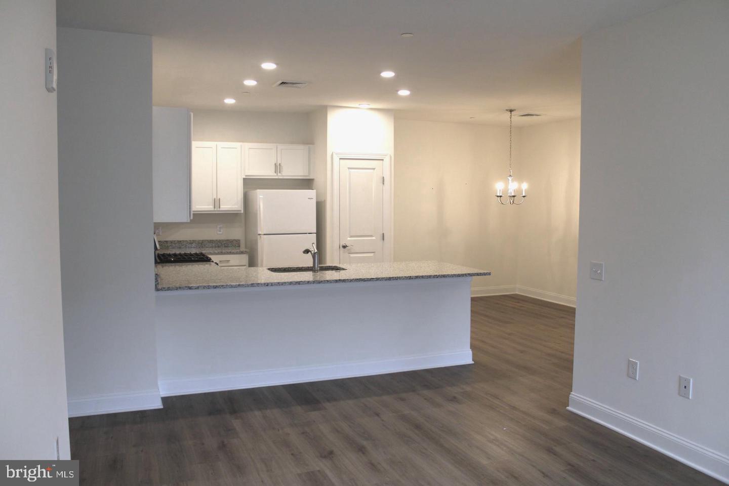 RESIDENCES AT BROOKHAVEN GLEN - Residential Lease