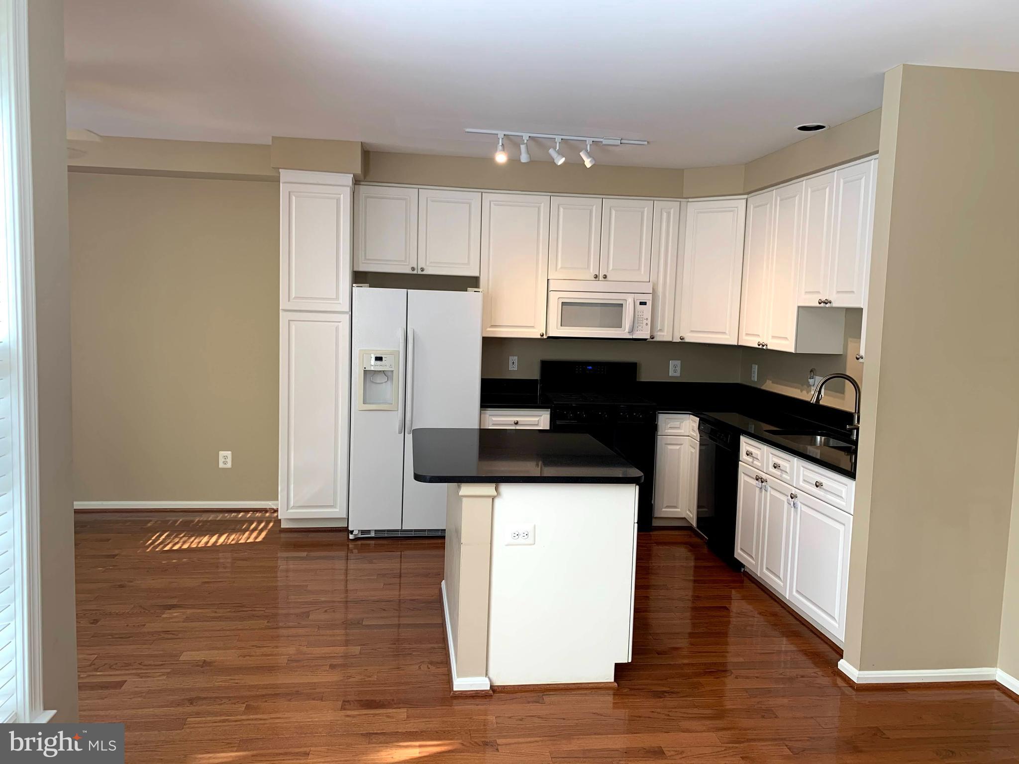 KINGSTOWNE - Residential Lease