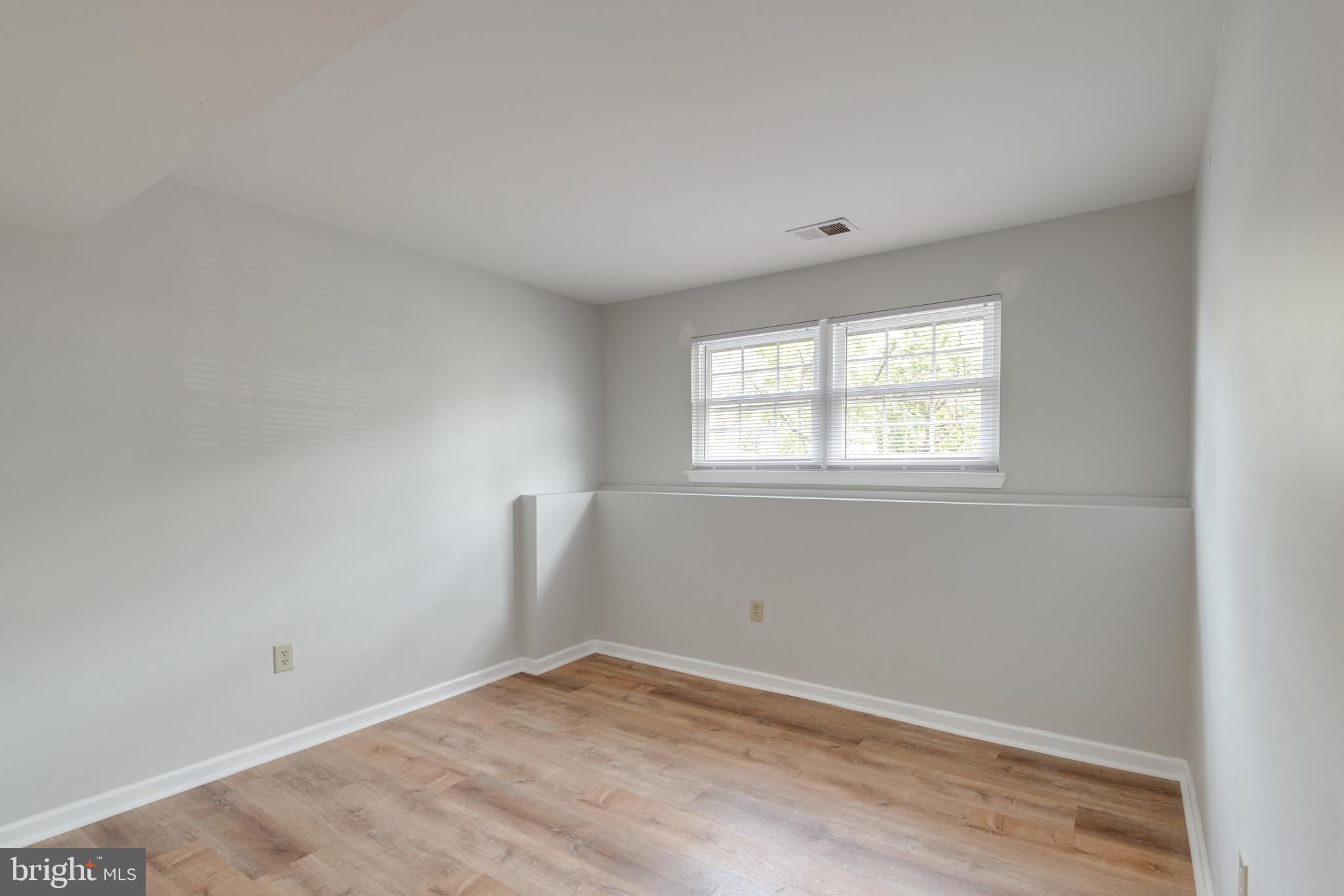 LOWES ISLAND/CASCADES - Residential Lease