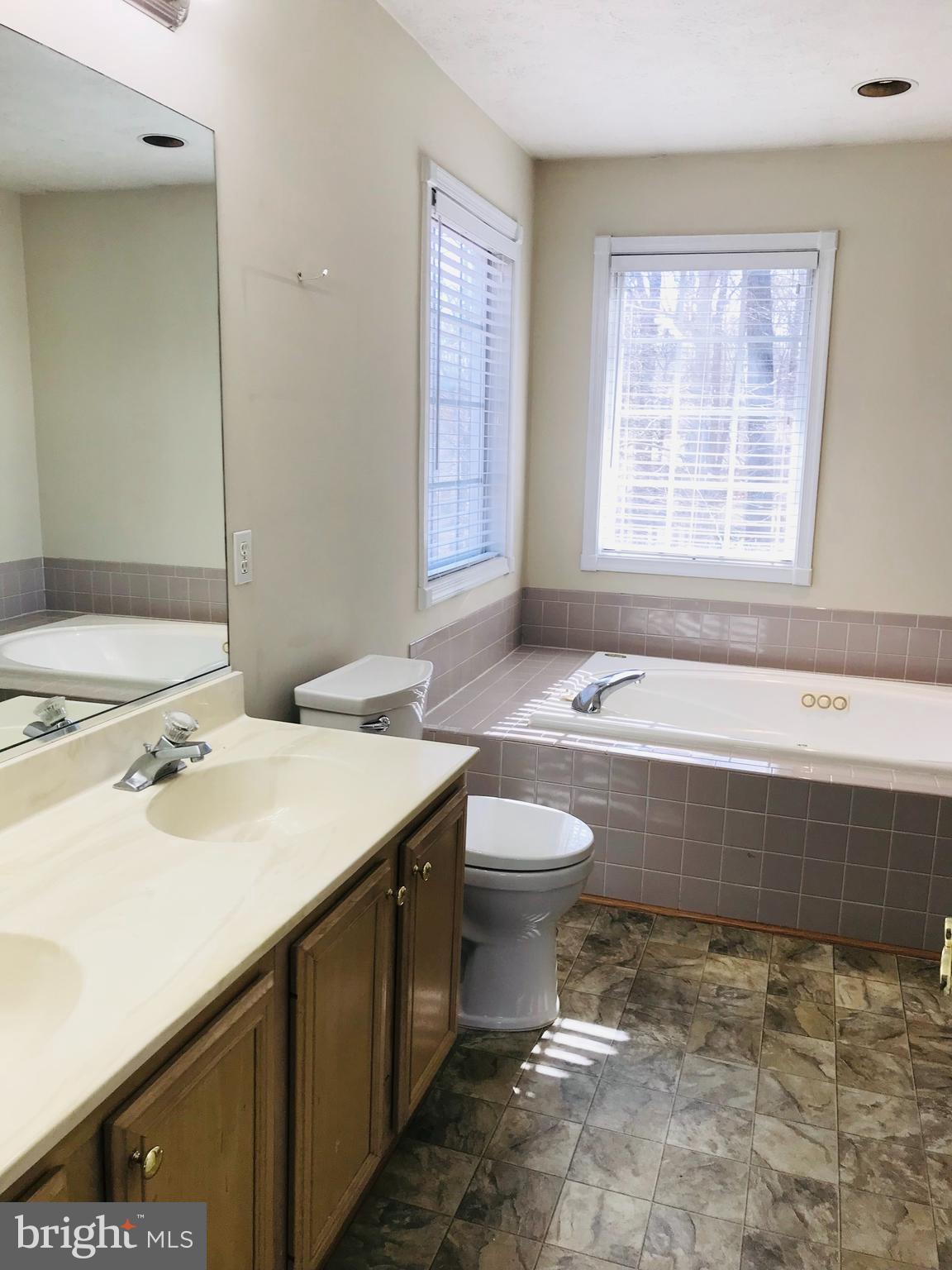 LAKE LAND OR - Residential Lease