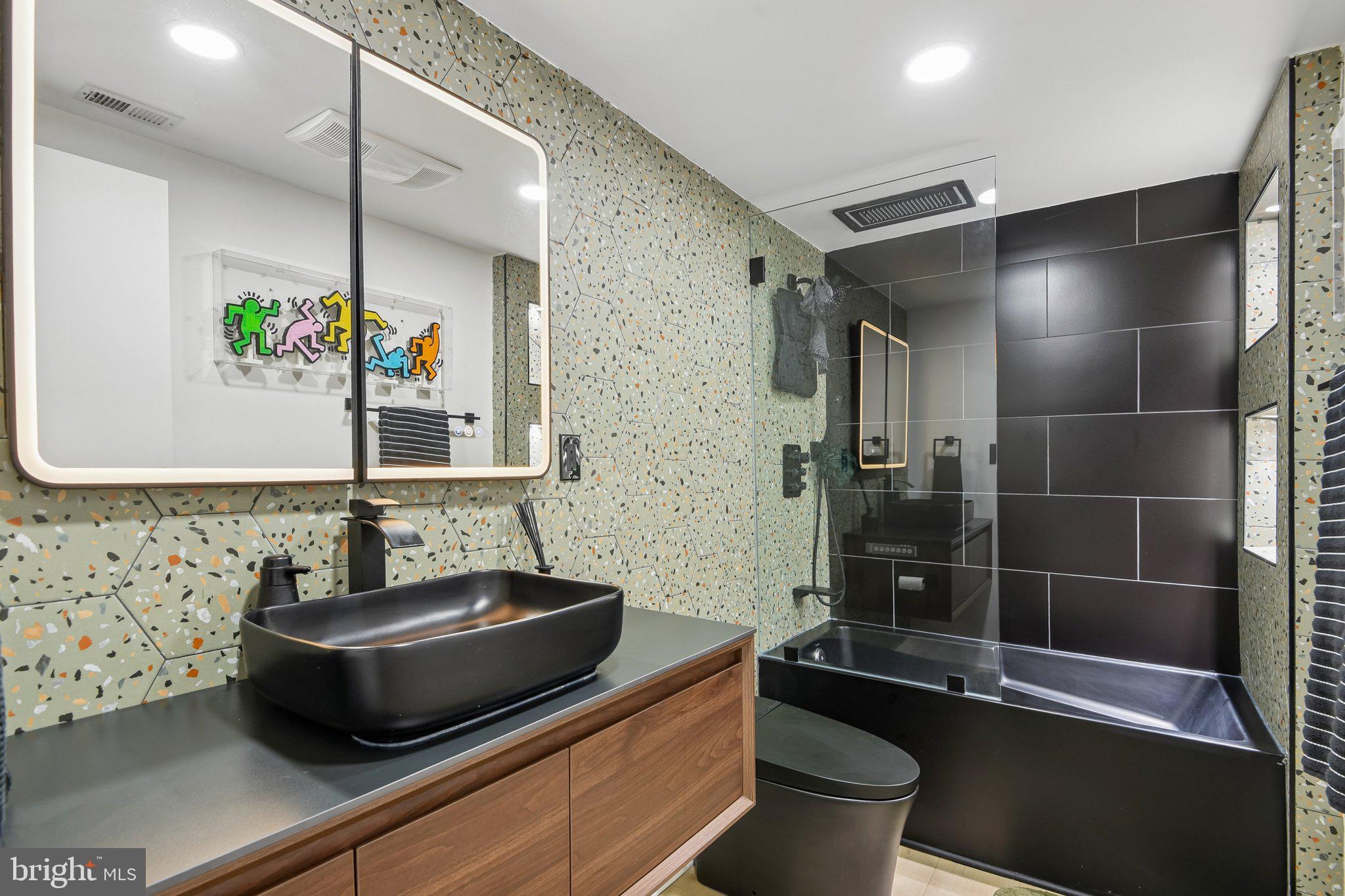 NORTH GREEN CONDOMINIUMS - Residential