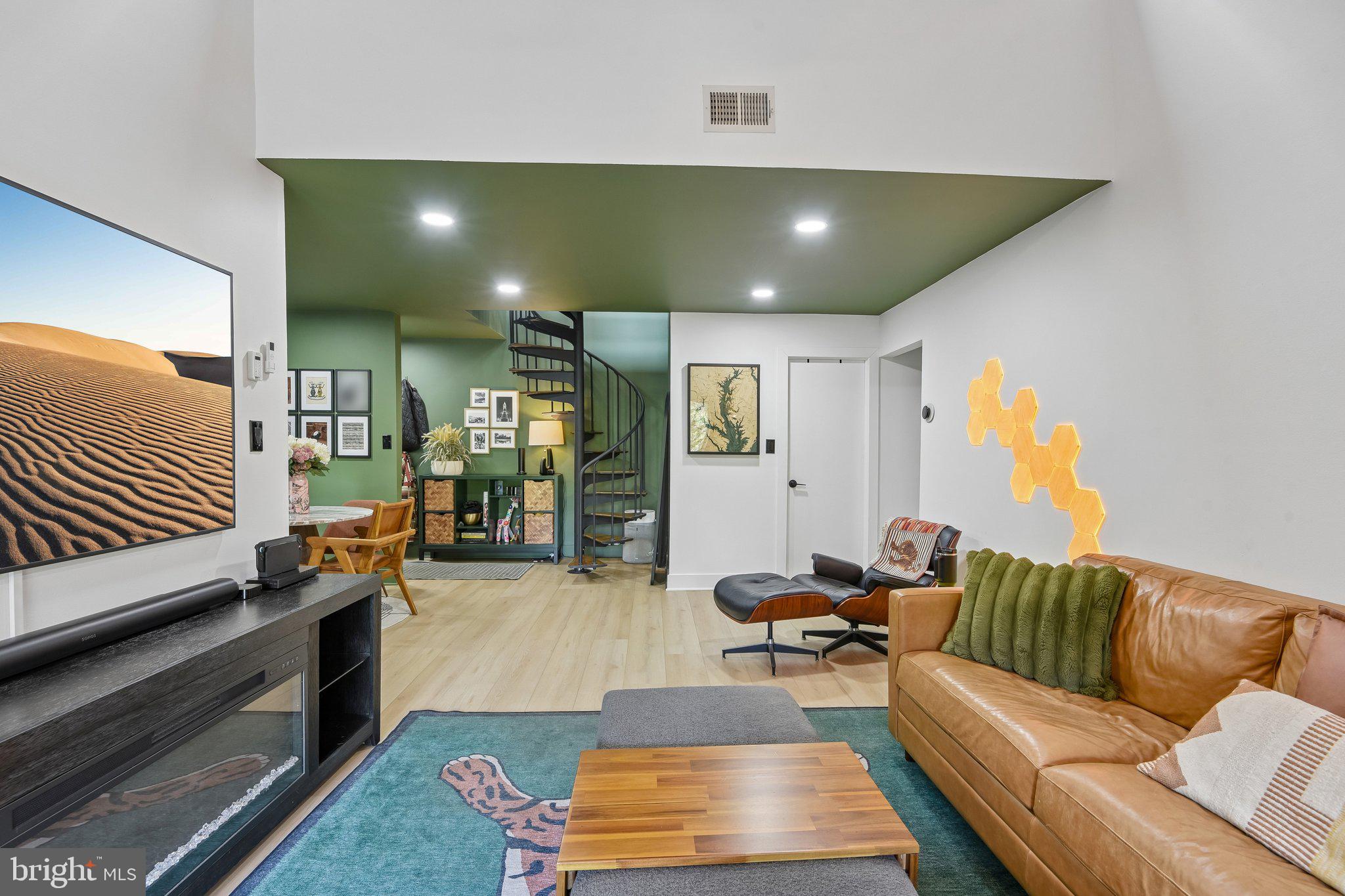 NORTH GREEN CONDOMINIUMS - Residential