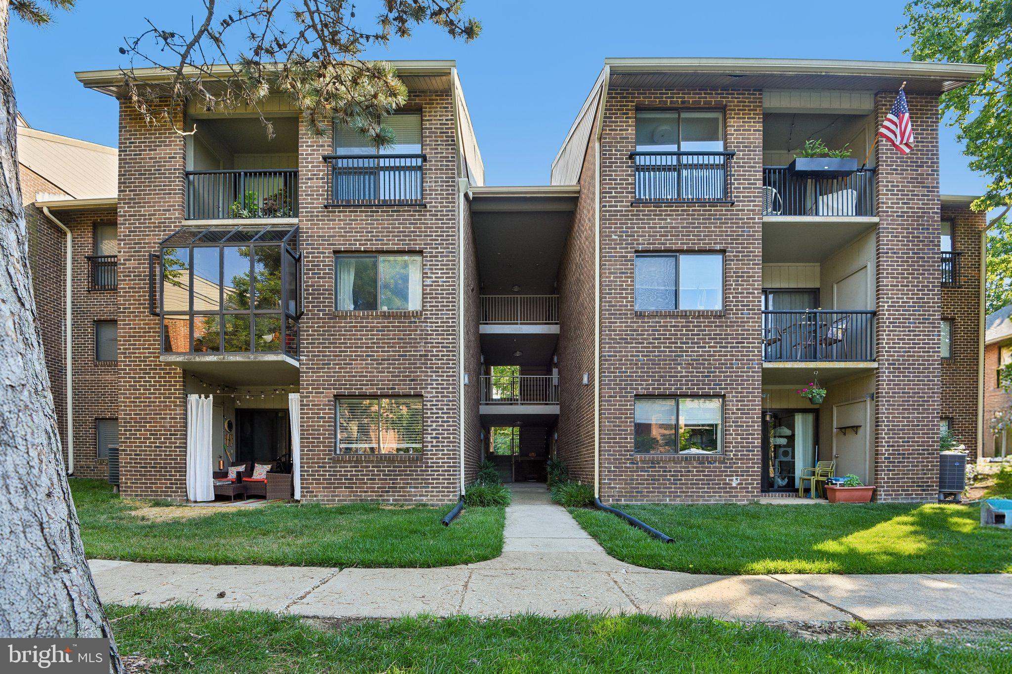NORTH GREEN CONDOMINIUMS - Residential