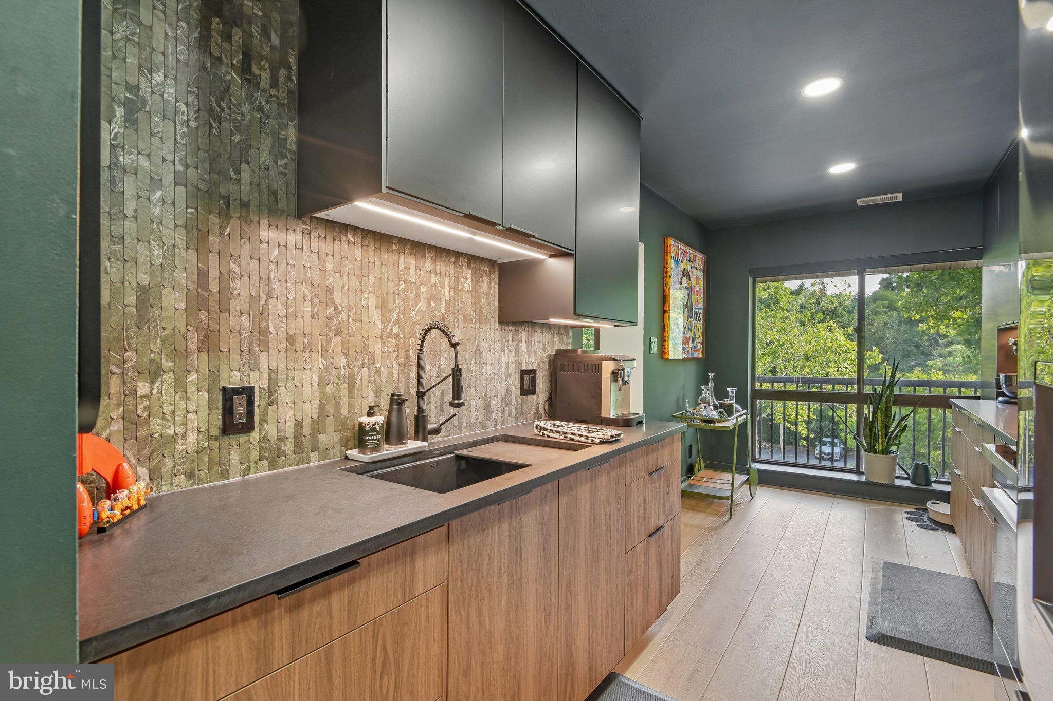 NORTH GREEN CONDOMINIUMS - Residential