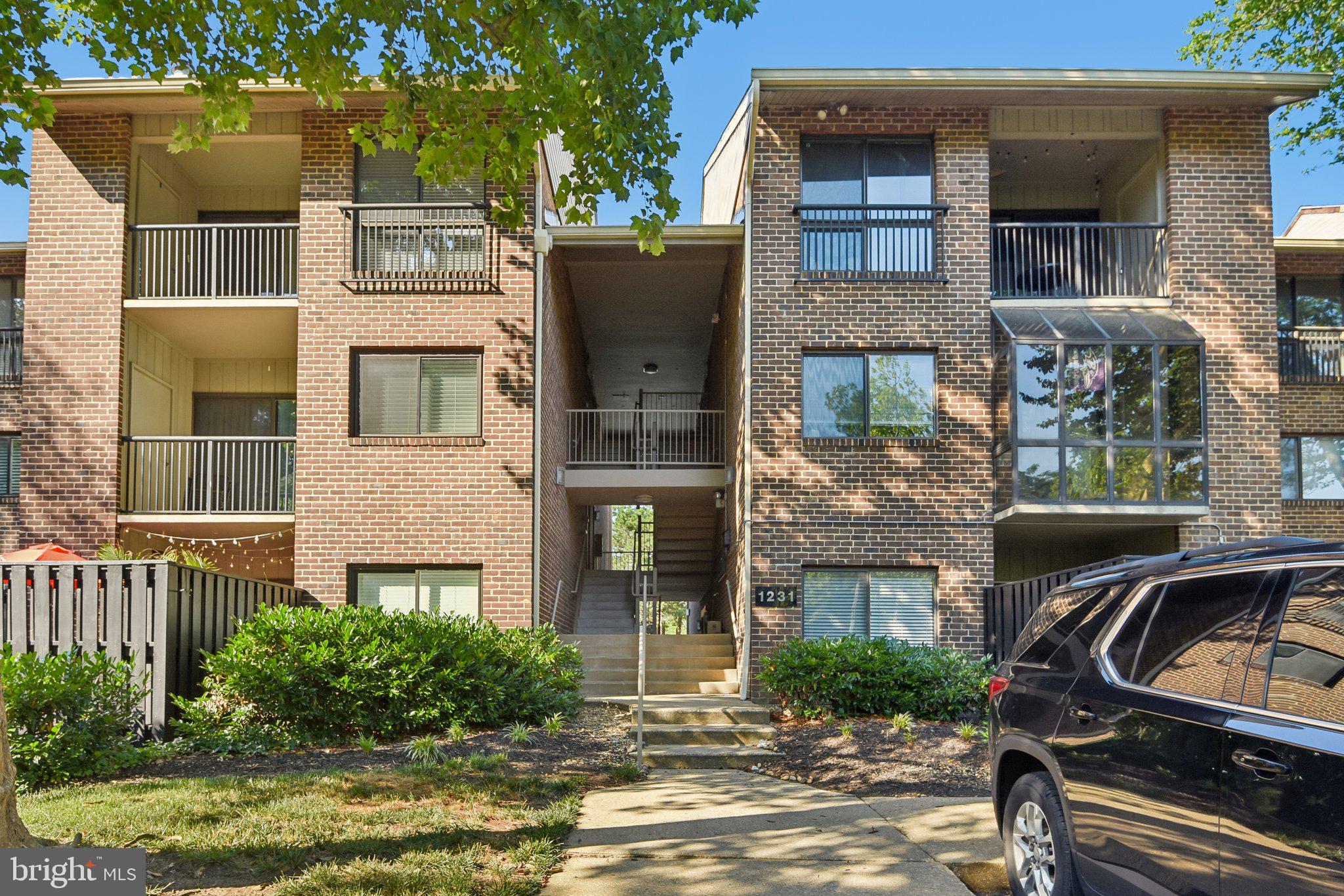 NORTH GREEN CONDOMINIUMS - Residential
