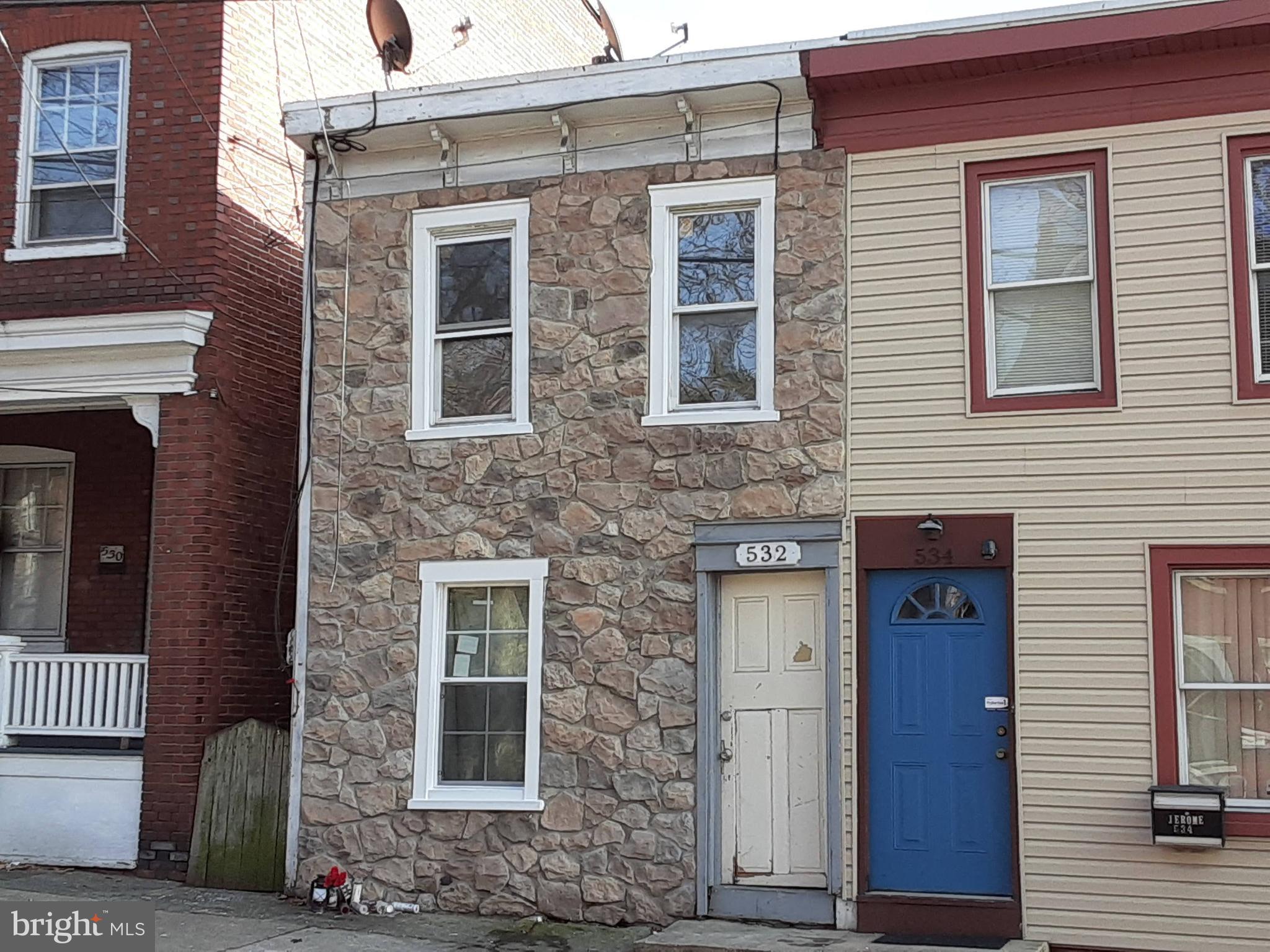 Located in the city's west-side, this semi-detached single-family dwelling will soon be ready for your first tenant.  Solid mechanicals (5 year-old efficient gas furnace) and replacement windows throughout, new paint and more.  Rent projected at $900, plus utilities.  See projected Economic Analysis in documents.