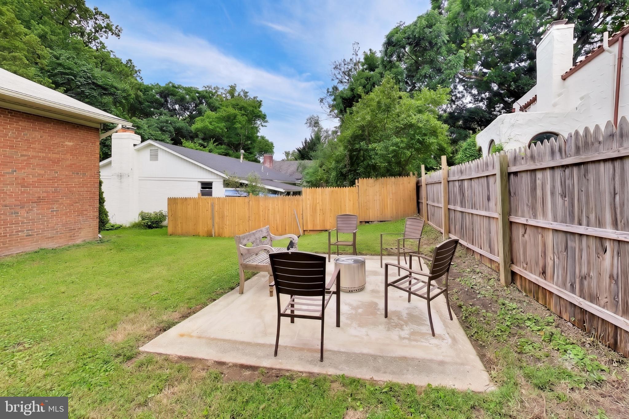 SEVEN OAKS - Residential