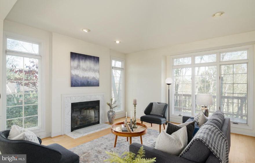 DAYLESFORD LAKE - Residential