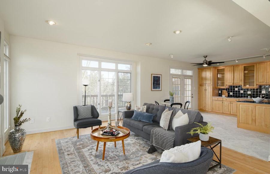 DAYLESFORD LAKE - Residential