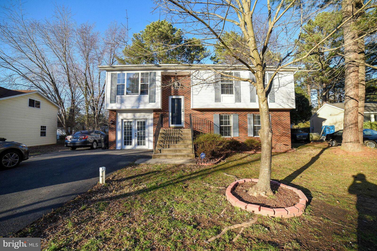 Adorable 4 bedroom, 3 full bathroom split foyer located in Drum Point.  Hardwood floors throughout upper level of home.  Vaulted ceilings in kitchen & living area.  Finished basement w/bedroom & full bath.  Screened porch, deck and fenced in yard great for entertaining.  HVAC & Roof replaced in 2015. Community amenities w/beach access.  Close to schools & local shopping.  Call CSS to show.