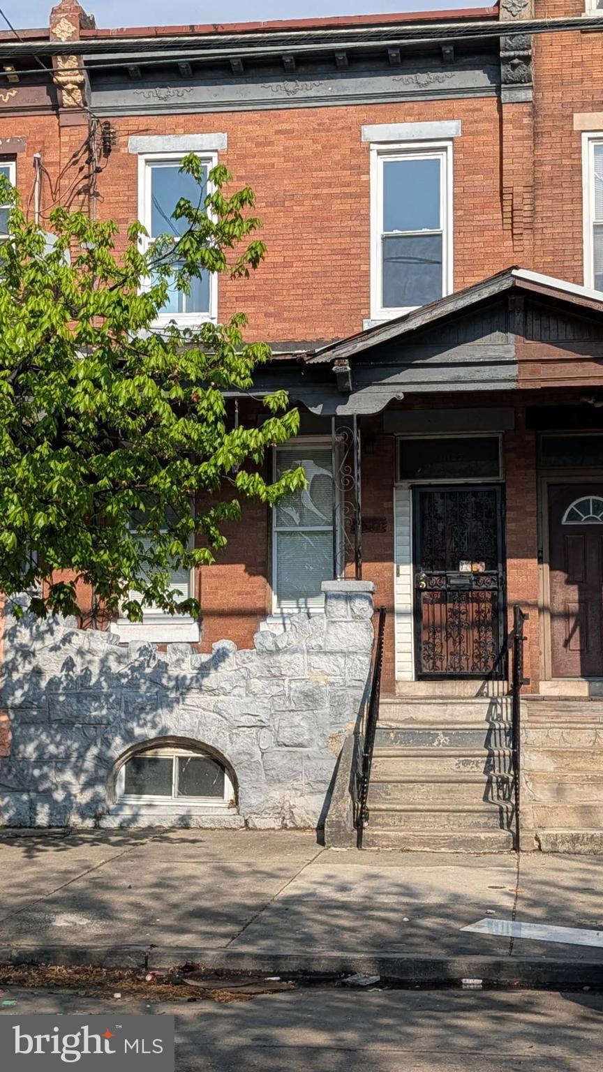 This charming 4 bedroom/1.5 bath row located in Old York Rd & Tioga . Freshly painted throughout. Newer kitchen with tall cabinets and all stainless steal appliances. Full bathroom has been remodeled , All hard wood floor through out the whole house. Start your new life in this big house!