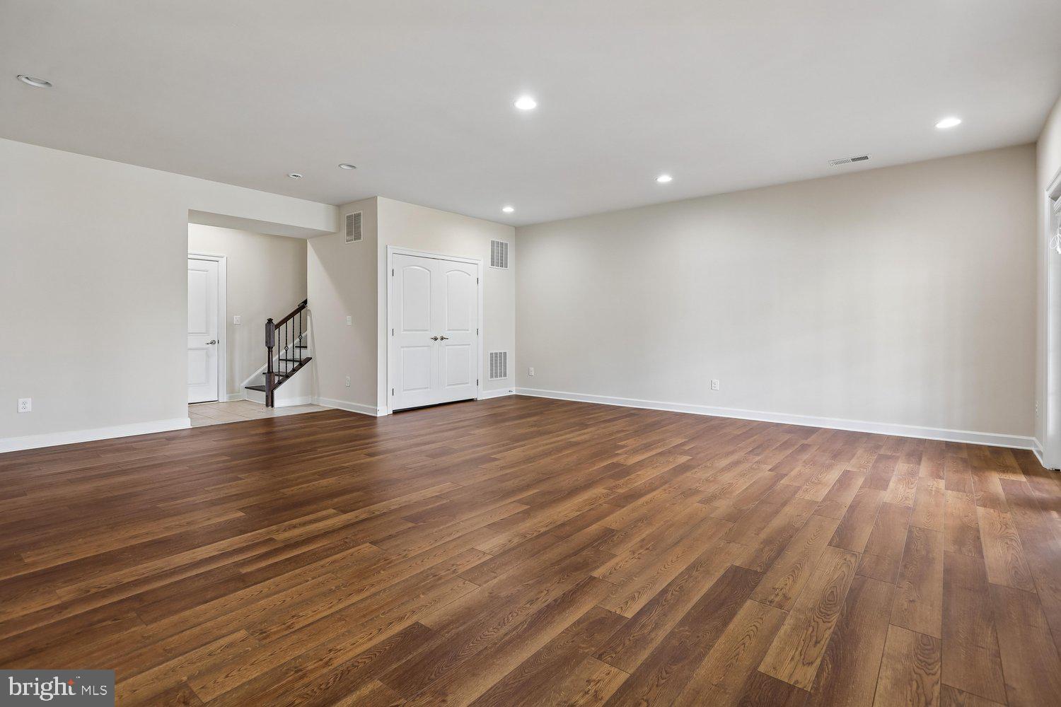SEVEN HILLS - Residential