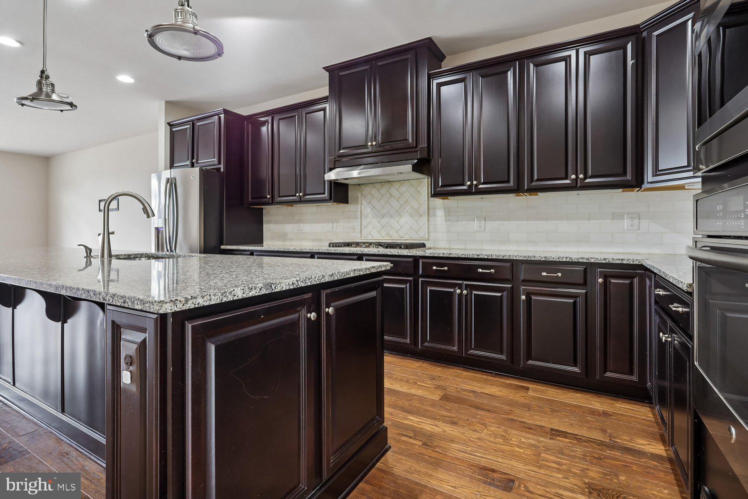 SEVEN HILLS - Residential