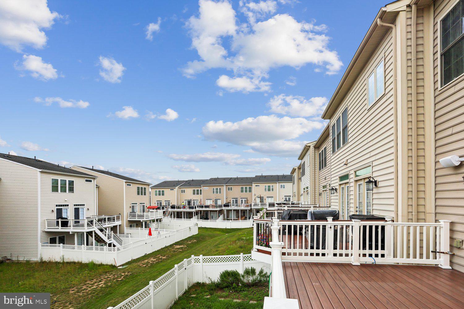 SEVEN HILLS - Residential