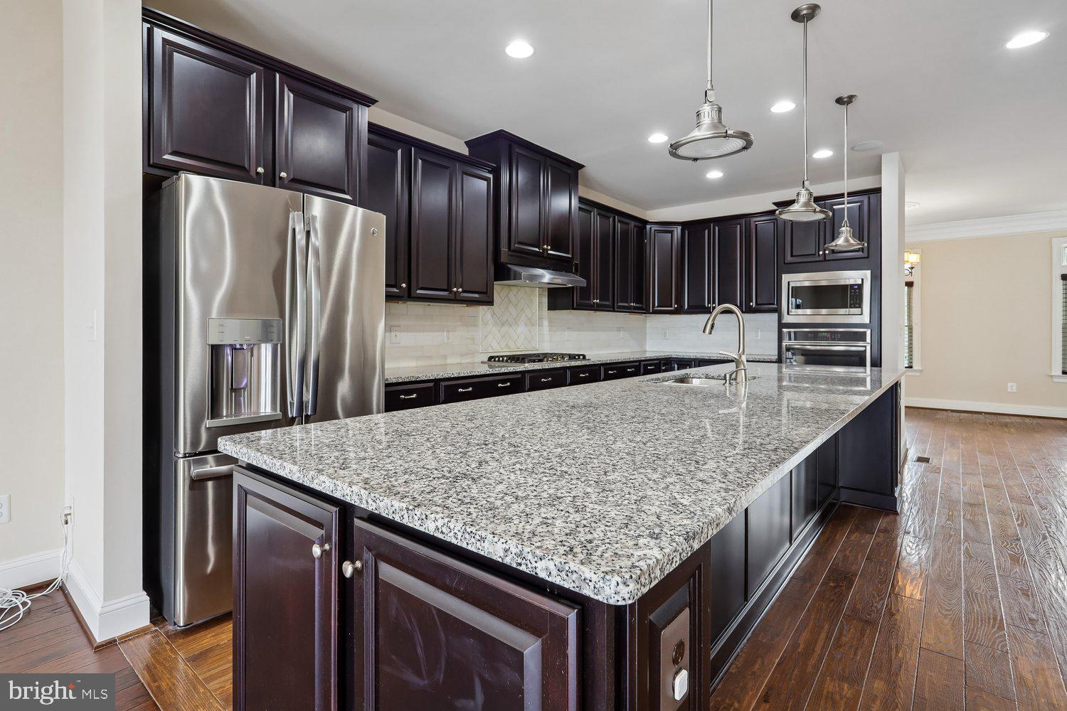 SEVEN HILLS - Residential